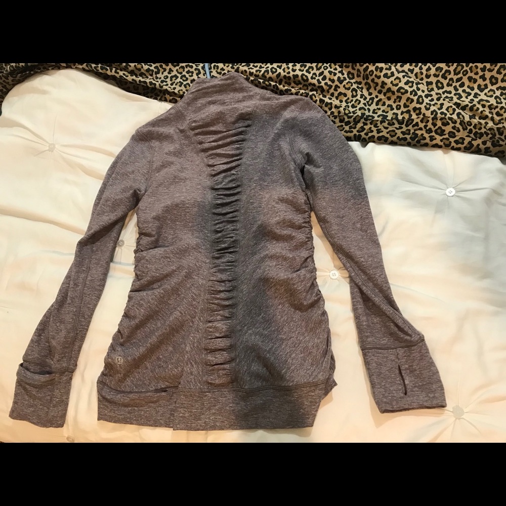 ⭐️🔥SALE🔥⭐️ Lululemon pullover - Picture 3 of 8